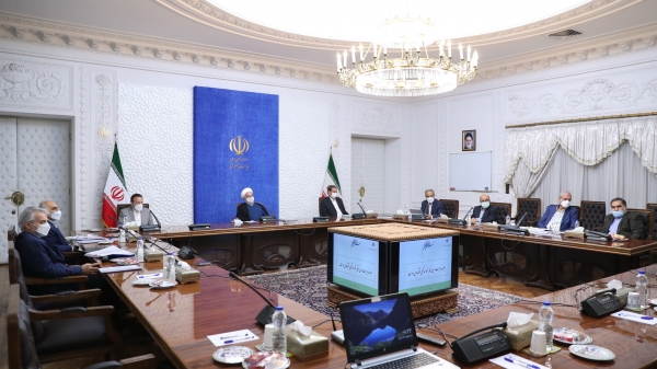 ارتفاع أسعار السلع الرئیسیة و الضروریة للمواطنین لیس مقبولا أبدا/ علی عاتق وزارة الصناعة و المناجم و التجارة ان تتخذ خطوات لازمة للسیطرة علی الأسعار و منع ارتفاع الأسعار/ الیوم ان البرمجة من أجل توعیة الاقتصاد من الضروریات المبرمة علی صعید البیئة