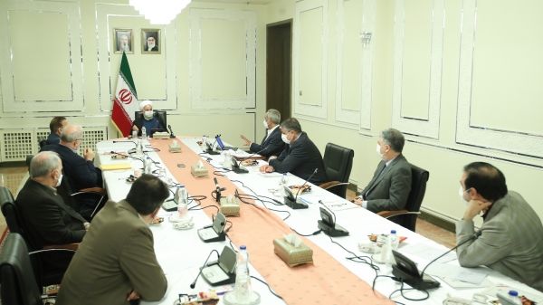 علي وزارتي الصحة و الخارجية و المصرف المركزي متابعة الاجراءات اللازمة بشأن توفير اللقاحات الخارجية كما حدث في الماضي/ أعرب عن أمله في تأمين اللقاح الخارجي التي تحتاجه البلاد في الأيام القادمة رغم المشاكل و العراقيل/ لولم يكن الحظر و الاجراءات الأميركية المعارضة للبشرية ضد ايران، لم نكن اليوم نواجه هذه المشاكل لشراء اللقاح/ أصدر أمرا لمقر عملي مواجهة جائحة كورونا و وزارة الداخلية للرد الحازم علي منتهكي البروتوكلات الصحية و الاحترازية في الدعاية الانتخابية/ أكد علي مواصلة عرض المهارات و التعليمات الصحية اللازمة الي المواطنين من قبل وسائل الاعلام حتي يوم الانتخابات الرئاسية