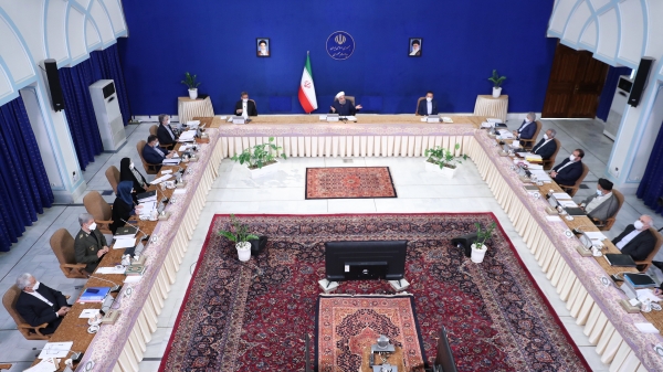 بانک مرکزی گزارش رسمی رشد اقتصادی 3.6 درصدی ایران  در سال 99 در شرایط سخت جنگ اقتصادی و کرونا را ارائه کرد که از افتخارات بزرگ این دولت و ملت ایران است /  بخش های صنعت  و کشاورزی در سال 99 رشد داشته اند و رشد بخش خدمات نیز منفی نبوده است  