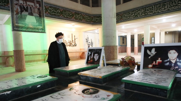 Ayatollah Raisi pays tribute to security defender martyrs in Chabahar

