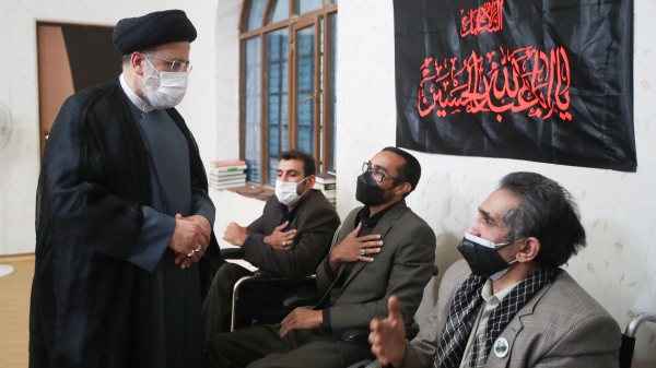 President meets with a group of families of martyrs and veterans

