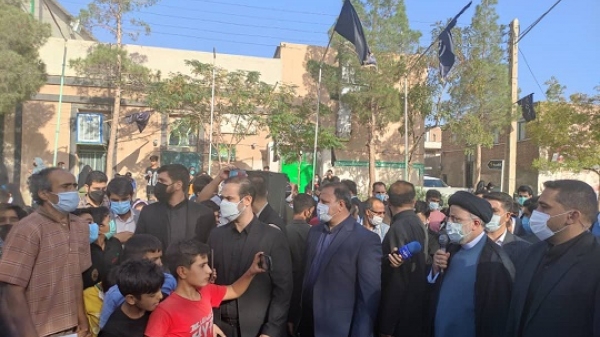 Ayatollah Raisi among the people of Birjand's Kazemieh neighbourhood
