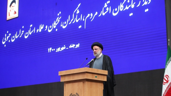 South Khorasan people’s glorious presence in carrying out their divine, political responsibility created hope for everyone in country/ Experts, especially economists, should explain country’s problems to people

