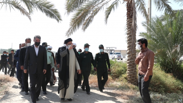 Ayatollah Raisi meets with farmers of Ahram County/ Gov't to soon allocate budget for completion of Khaeez Dam / Solving water problem of Bushehr date palm gardens a priority

