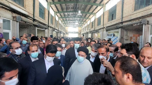 President examines the process of distributing basic goods in Tehran
