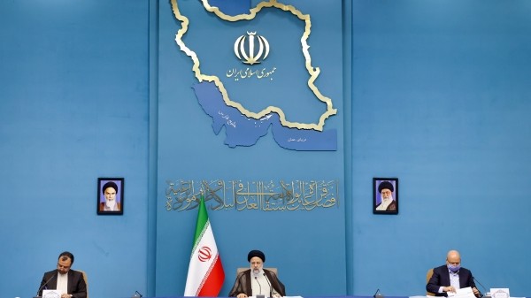 با کاهش تصدی‌گری دولت در اقتصاد، باید به بخش‌خصوصی میدان داده‌شود
