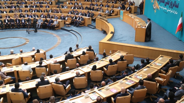 دستور رئیس‌جمهور به مدیران دولتی‌: با تصمیمات خلق‌الساعه جلوی تولید را نگیرید