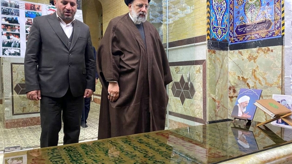 President visits grave of martyr Ayatollah Sadoughi
