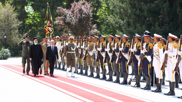 Ayatollah Raisi officially welcomes Iraqi counterpart
