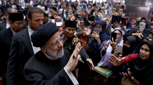 حضور رئیس‌جمهور در جمع نمازگزاران مسجد استقلال جاکارتا