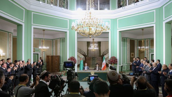 Dr Raisi: Signing cooperation documents manifestation of will of the two countries' authorities to deepen ties/ Stressing development of cooperation between the two countries in gas swap regarding mutual potentials/ Berdimuhamedow: I hope signed documents accelerate Iran-Turkmenistan cooperation more/ Iran's foreign policy based on global peace, development
