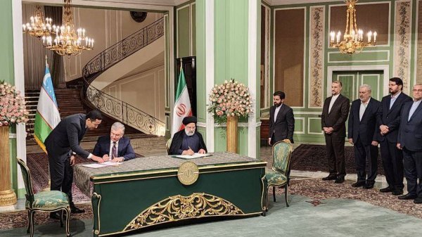 Iran, Uzbekistan ink joint communiqué, 10 pacts
