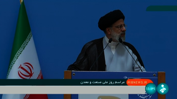  از تجربه دنیا استفاده می‌کنیم اما نسخه حل‌مسئله آن‌ها را بدون مطالعه نمی‌پذیریم