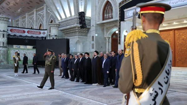 Dr Raisi, cabinet members renew allegiance with ideals of Imam Khomeini, martyrs of Islamic Revolution
