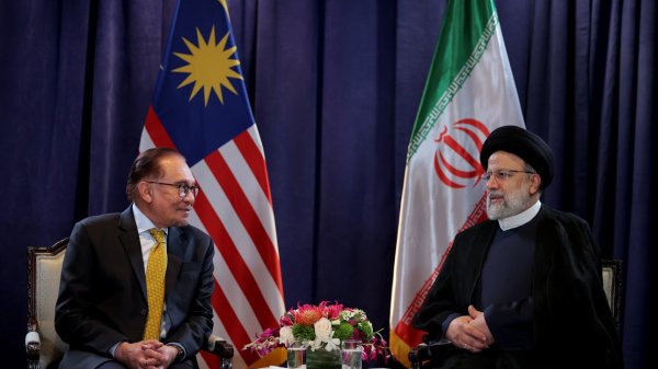 Dr Raisi: Remarkable progress of Iran, Malaysia a suitable ground for development of business interactions/ Developing a comprehensive plan for long-term cooperation between the two countries necessary, an effective measure in all-round improvement of relations/ Anwar Ibrahim praises Iran's remarkable progress in medicine, pharmaceuticals, science, technology, military 
