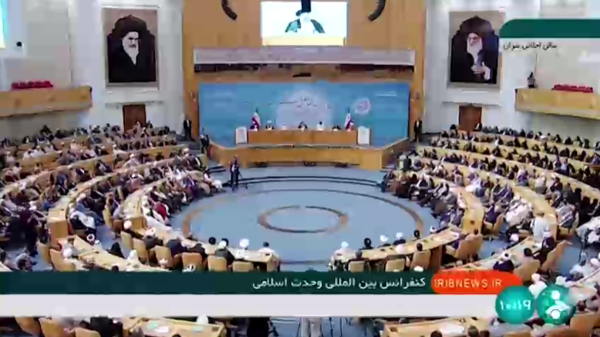 در مواجهه با دشمنان، گزینه تسلیم و سازش روی میز نیست