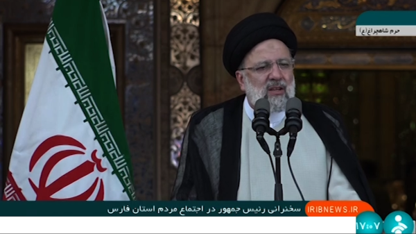 نقش بانوان در حوزه صنایع دستی استان فارس از زبان رئیس‌جمهوررئیس‌جمهور در جمع مردم شیراز در حرم مطهر حضرت شاهچراغ: پیشینه تمدنی استان فارس به نوآوری‌ها،‌ خلاقیت‌ها و صنایع دستی که دارای دو ویژگی هویت‌بنیان و خانواده محور است بازمی‌گردد