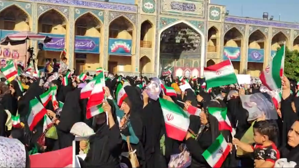 | رئیس‌جمهور در سومین حرم اهل‌بیت در ایران/ مهمان‌‌نوازی شیرازی‌ها در حرم مطهر حضرت شاهچراغ