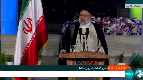 شیراز، هم تخت‌جمشید دارد، هم حافظیه و هم شاهچراغ و هیچ تقابلی بین این سه وجود ندارد