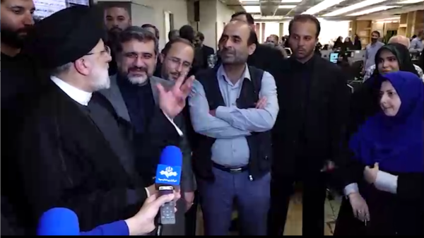 در حاشیه بازدید رئیس‌جمهور از خبرگزاری صداوسیما/ صمیمی با خبرنگاران