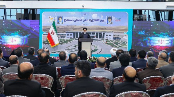 Design of railway line between Sanandaj and Bashmaq border should be put on the agenda of Ministry of Roads from today/ Completion of half-finished projects will accelerate economic growth, create more power for country
