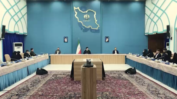 از «دیپلماسی رسمی» به «دیپلماسی عمومی»/ دیپلماسی عمومی در تبیین دیدگاه‌ها و جایگاه ایران موثر است