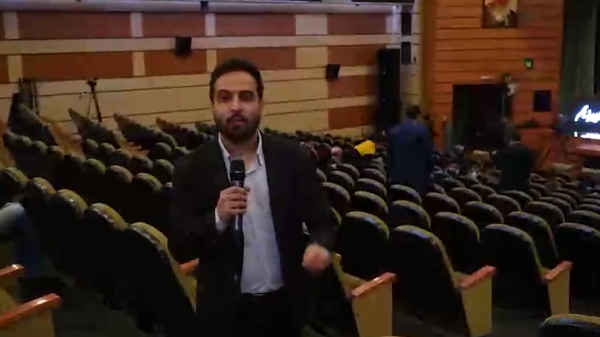 وطن هتل نیست که یکی‌دو شب در آن اقامت کنیم. خانه است، می‌مانیم و می‌سازیم