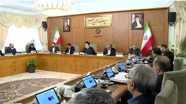 واگذاری مدیریت دولتی کارخانه‌ها و شرکت‌ها به سهام‌داران/ مطلقا کالایی که در داخل تولید می‌شود، وارد نشود