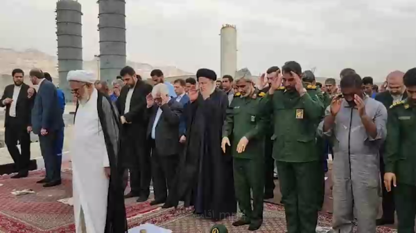 اقامه نماز رئیس‌جمهور به همراه کارگران واحد های صنعتی هرمزگان/ ظهر امروز، استان هرمزگان

