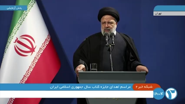 روشنفکران از جامعه در مقابل تهاجم فرهنگی صیانت کنند‌