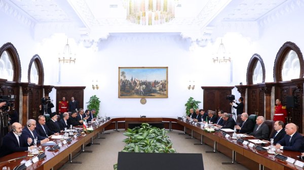 Dr Raisi: I hope trip to Algeria will be a turning point in opening new doors for development of cooperation/ We consider Algeria's regional policy to promote peace, security as positive/ Abdelmadjid Tebboune: Iran has made significant progress despite extensive sanctions/ Emphasis on Algeria's interest in developing relations in all fields with Iran
