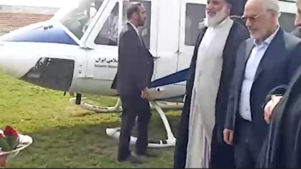 استقبال 2 فرزند شهید ایذه‌ای از رئیس‌جمهور 