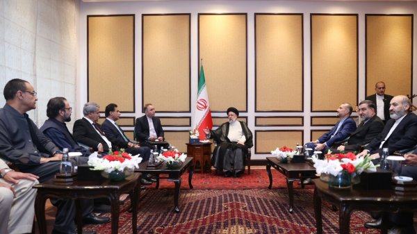 Dr Raisi stresses effective role of Iran-Pakistan parliaments in facilitating, accelerating promotion of bilateral ties/ Iran did not leave negotiation table, chose resistance against American pressure/ Sardar Ayaz Sadiq: None of Pakistani parties oppose friendly relations with Iran/ Pakistan both interested, in need of deepening economic, commercial cooperation with Iran
