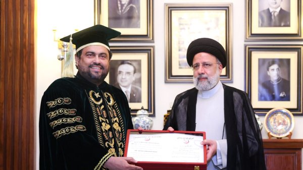 Dr Raisi awarded Honorary Doctorate Degree of University of Karachi
