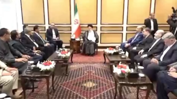 بصیرت مردم عامل خنثی شدن توطئه‌های دشمن است
