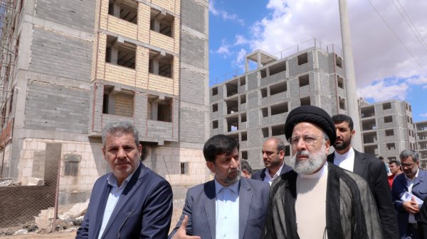Dr Raisi visits huge project of 30,000 housing units in 560-hectare site of Qom
