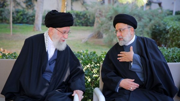 Supreme Leader condoles martyrdom-like ascension of the President, his companions/ Announcing 5 days of public mourning/ Leader agrees with 1st VP in the position of managing executive branch

