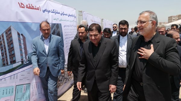 Dr Mokhber visits executive operation of construction of 200k residential units of National Housing Movement Scheme in Tehran/ Putting 15k renovated units into operation 
