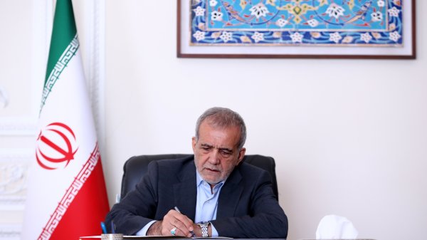 استشهاد الشخصيات الكبيرة لتيار المقاومة على رأسهم الشهيد السيد حسن نصر الله سبب لترسيخ و تقویة الشجرة الطيبة للمقاومة أكثر مما مضى/ لاينسى العالم ان الأوامر لهذا الهجوم الارهابي صدرت من نيويورك