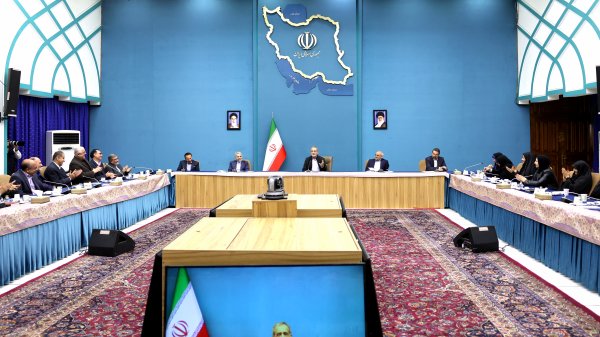President Pezeshkian says resolving foreign tensions required to guarantee 8% economic growth
