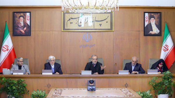 Pezeshkian calls for structured use of intl. experiences in AI