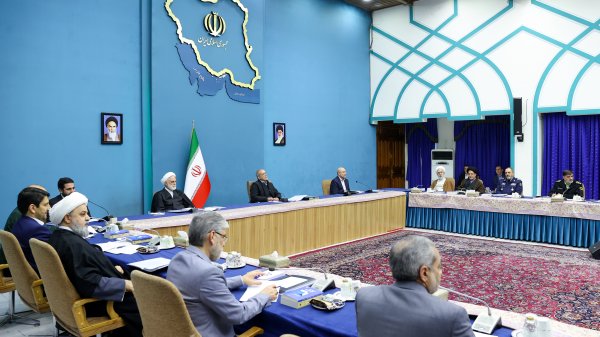 Iran’s Supreme Council of Cyberspace approves lifting restrictions on WhatsApp, Google Play