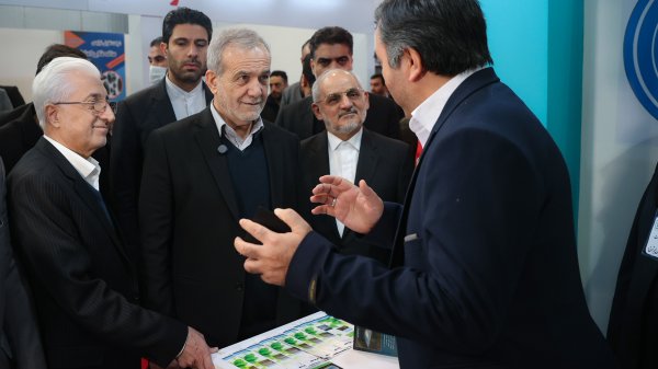 Pezeshkian visits agricultural exhibition in North Khorasan Province

