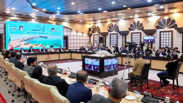 Pezeshkian emphasizes need to connect Bushehr to national railway network

