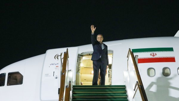 President Pezeshkian wraps up Baku visit