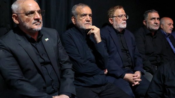 حضر رئیس الجمهوریة فی مراسم تأبین الفریق الشهید باقری