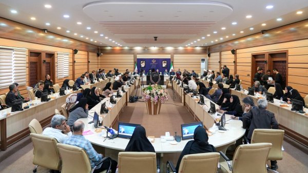 Administration prepared to delegate authority to provinces to boost economic activities: President