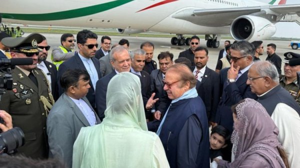 Iran president arrives in Lahore, meets Pakistani officials