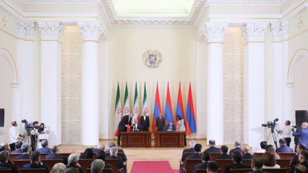 Iran, Armenia sign joint statement, 10 cooperation documents