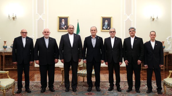 Pezeshkian emphasizes Iranian ambassadors' role in strengthening international cooperation